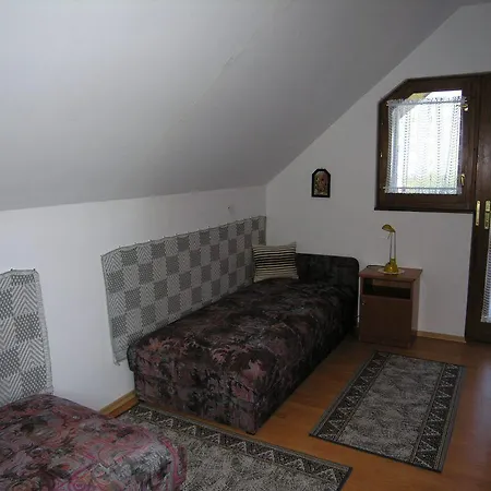 Fuksz Apartman 公寓